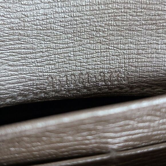 💯 Authentic Gucci Wallet 🍀 - Picture 7 of 16